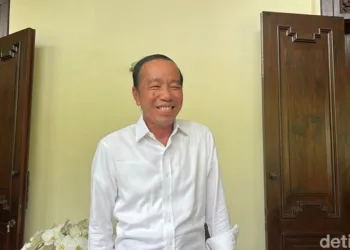 Presiden ke 7 ri joko widodo jokowi di rumahnya di sumber banjarsari solo senin 1472025 1752480931081 169