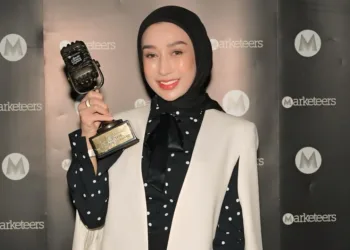 Reza gladys bwqr large